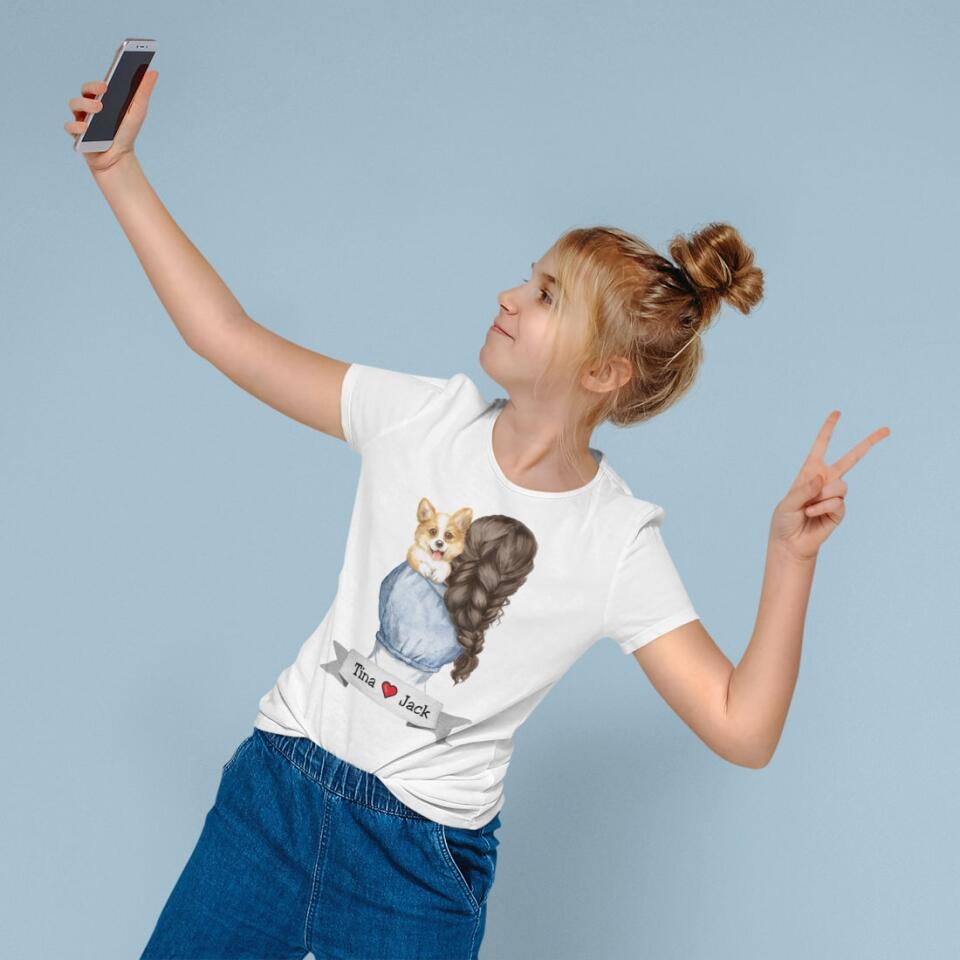 Jugend T-Shirt - Junge/Mädchen mit Hund auf dem Arm - Personalisierbar